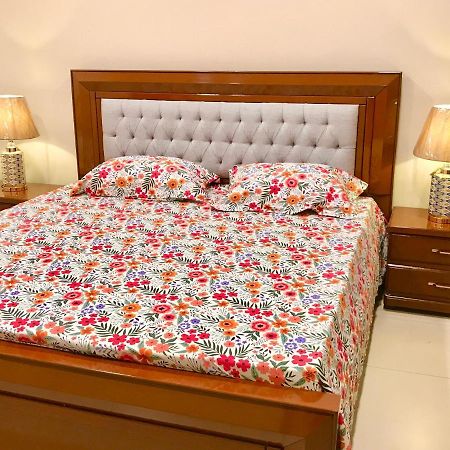 Atrium High Suite 2Bed Family Apartment Near Giga Mall Islamabad Exterior foto